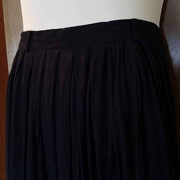 Full pleated black skirt by Joy 100% viscose - Picture 2 of 6